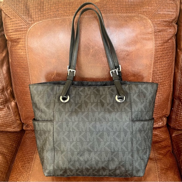 Michael Kors Monogram Logo Print Jet Set East West Tote Bag - Picture 9 of 9